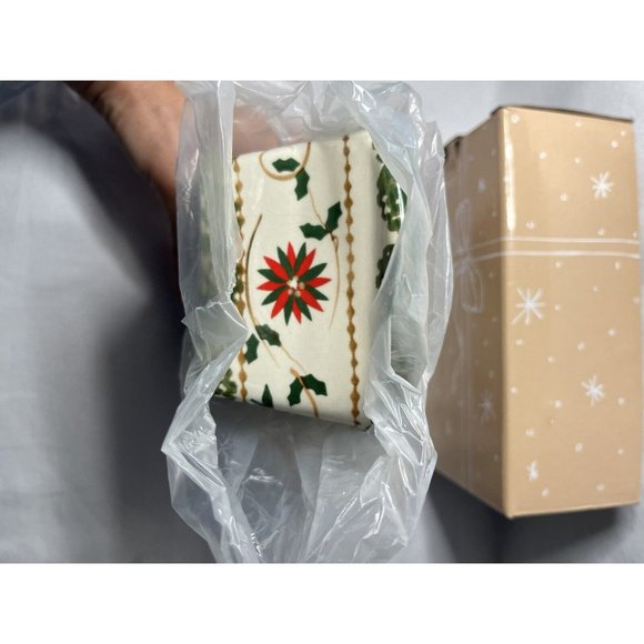 Temp-Tations by Tara SEASONAL Poinsettia 12 oz loaf pan with plastic cover Blemi - Picture 4 of 9